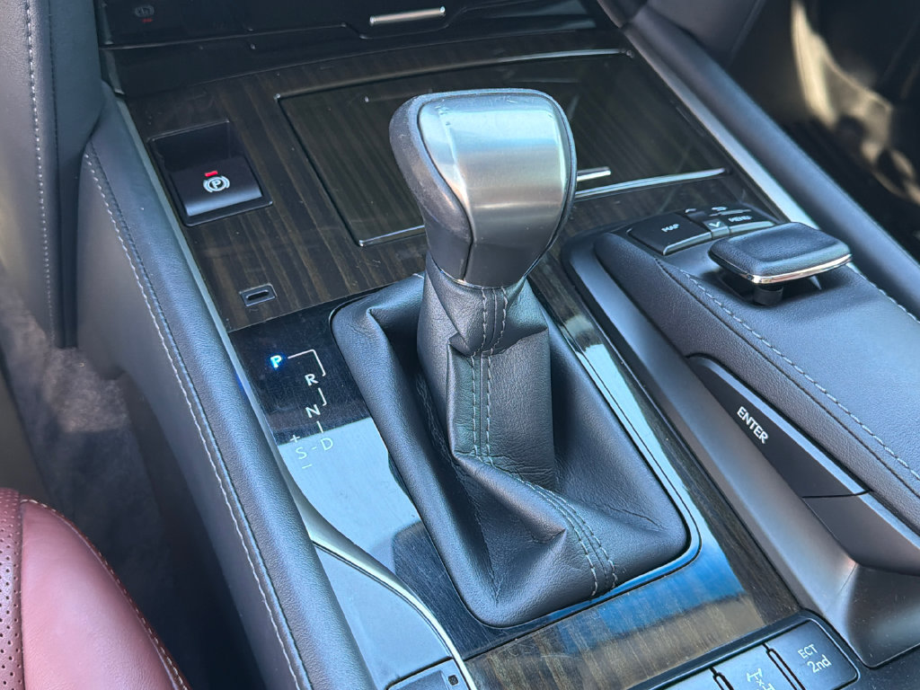 Used 2017 Lexus LX 570 4WD w/ Luxury Package image 33