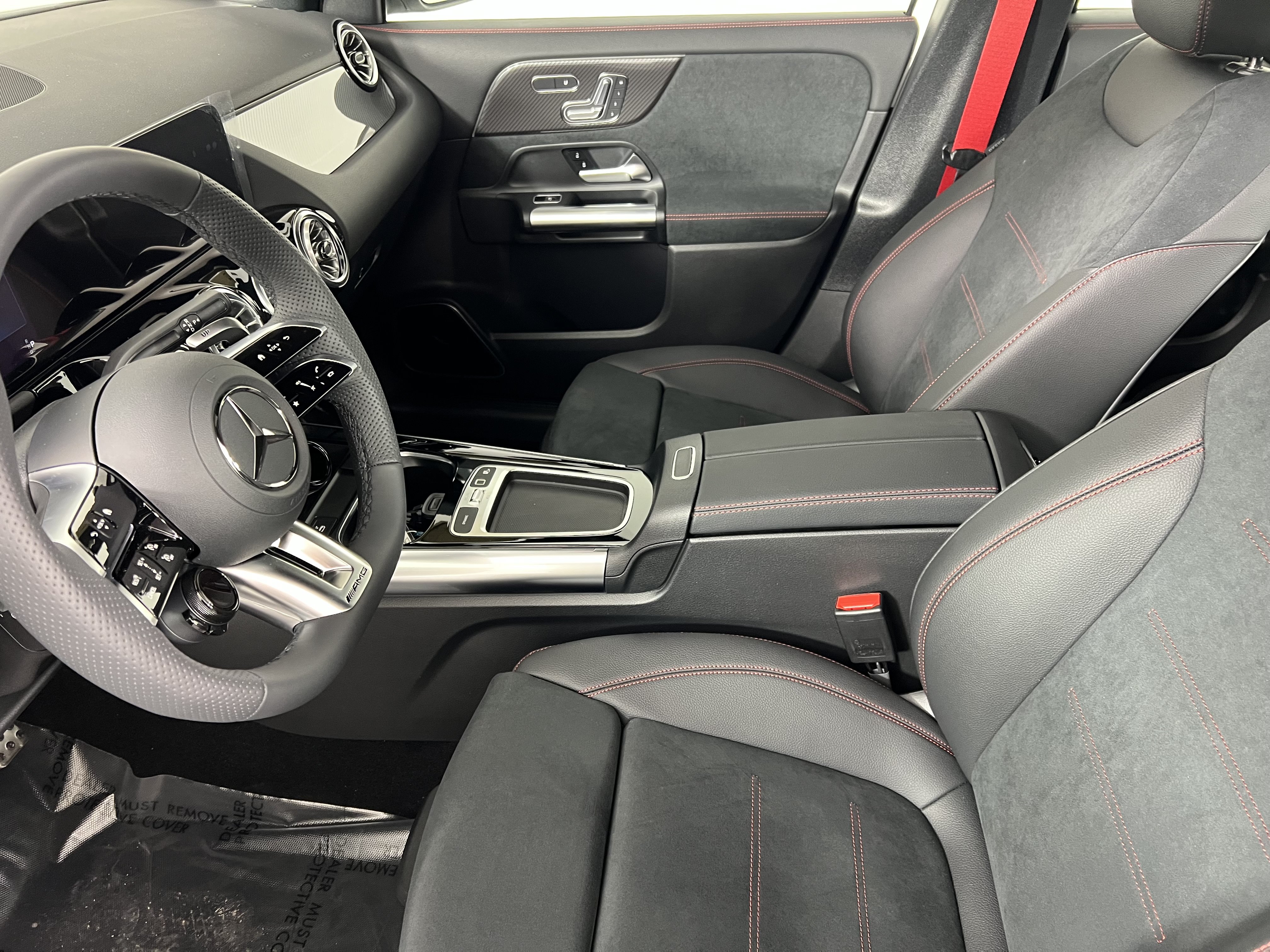 Used 2025 Mercedes-Benz GLA 35 AMG 4MATIC image 4