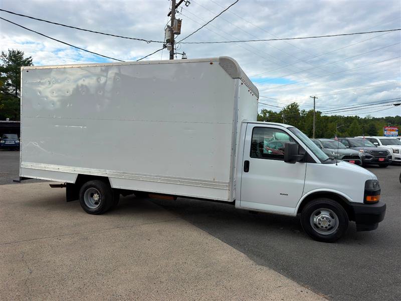 Used 2018 Chevrolet Express 3500 Extended w/ Driver Convenience Package RWD image 3