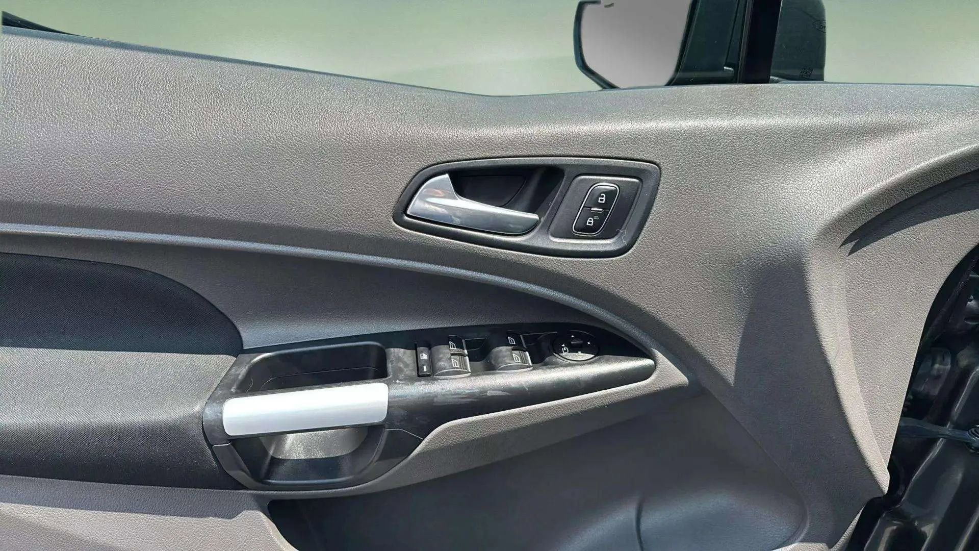 Used 2020 Ford Transit Connect XLT image 11