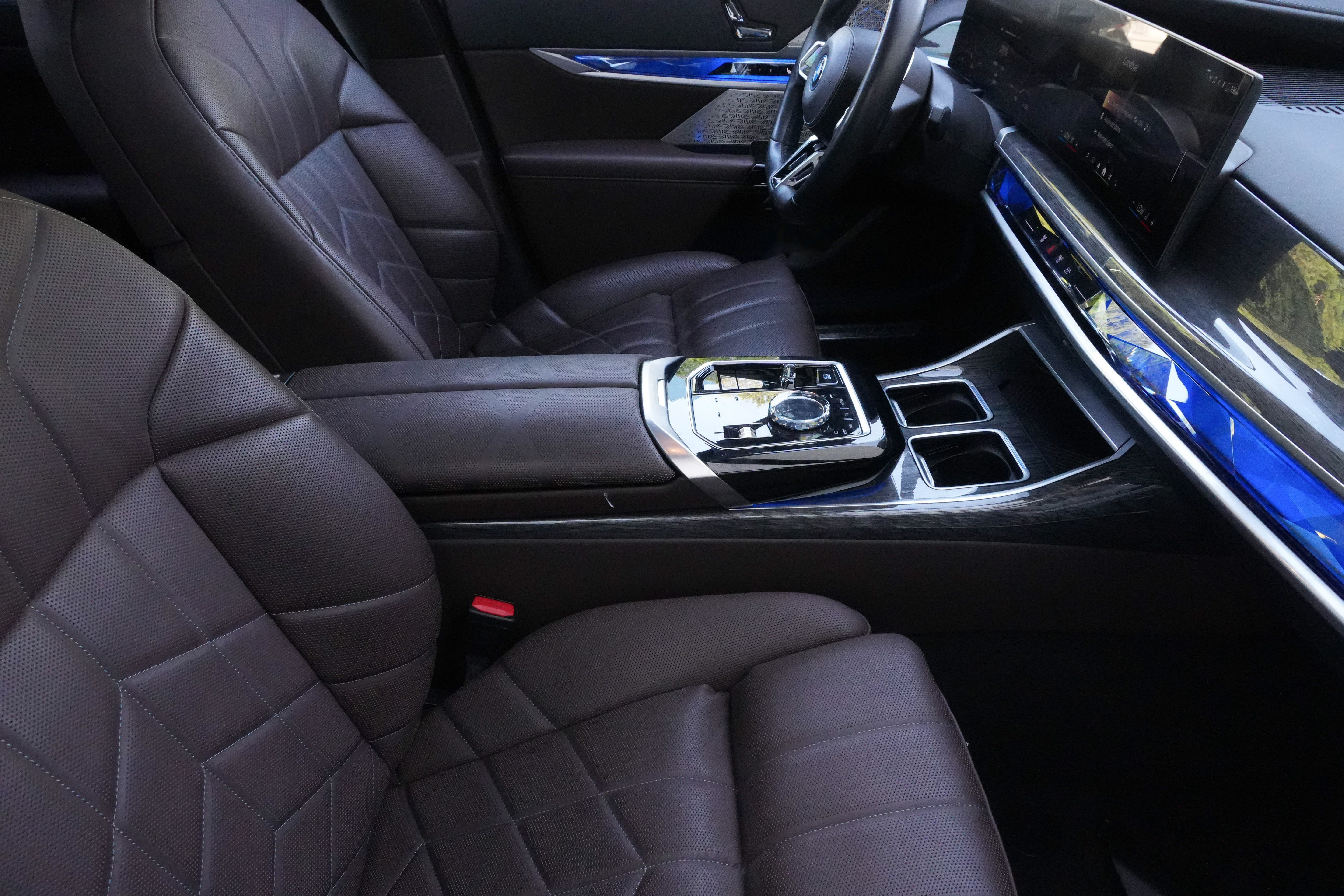 Certified 2023 BMW i7 xDrive60 AWD/4WD image 13