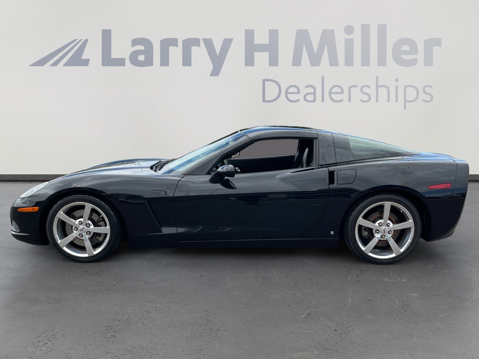 Used 2008 Chevrolet Corvette Coupe w/ Preferred Equipment Group RWD image 2