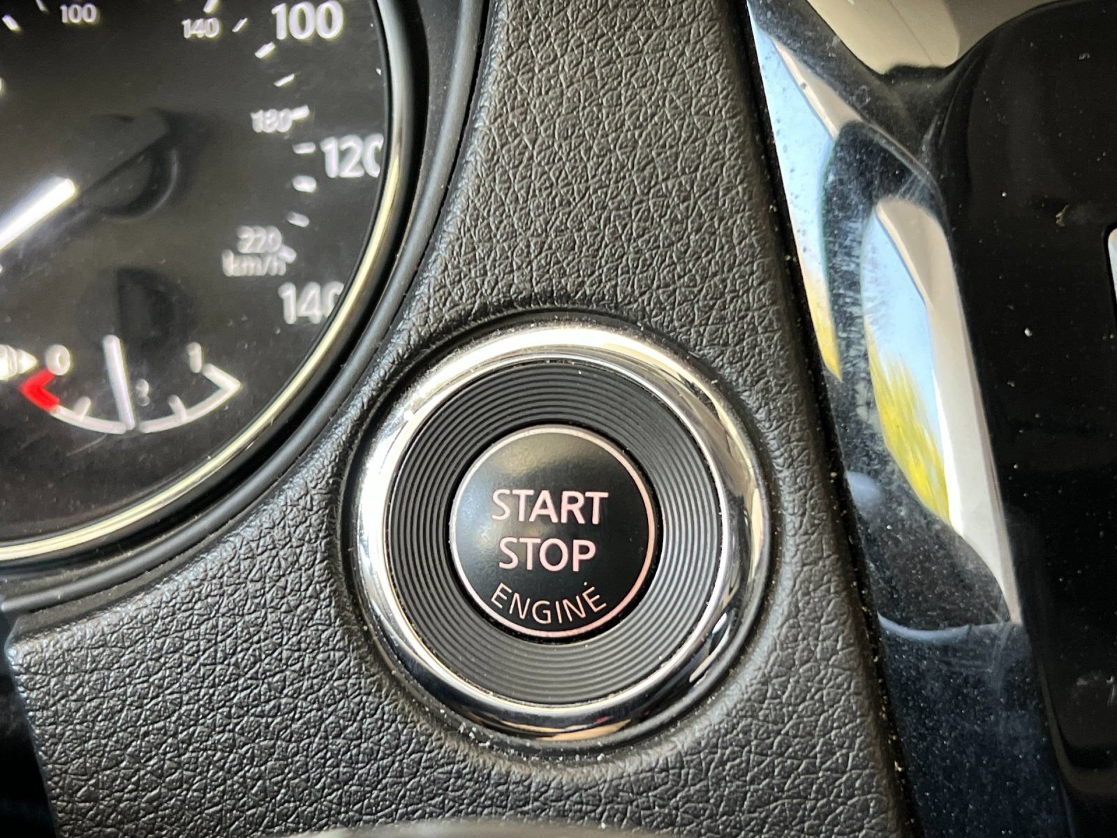 Used 2020 Nissan Rogue SV FWD image 21
