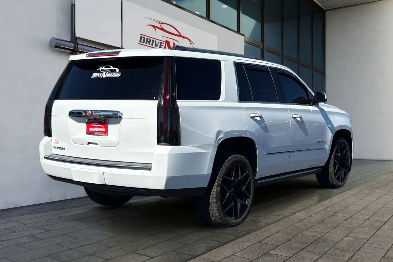 Used 2017 GMC Yukon Denali w/ Open Road Package image 4