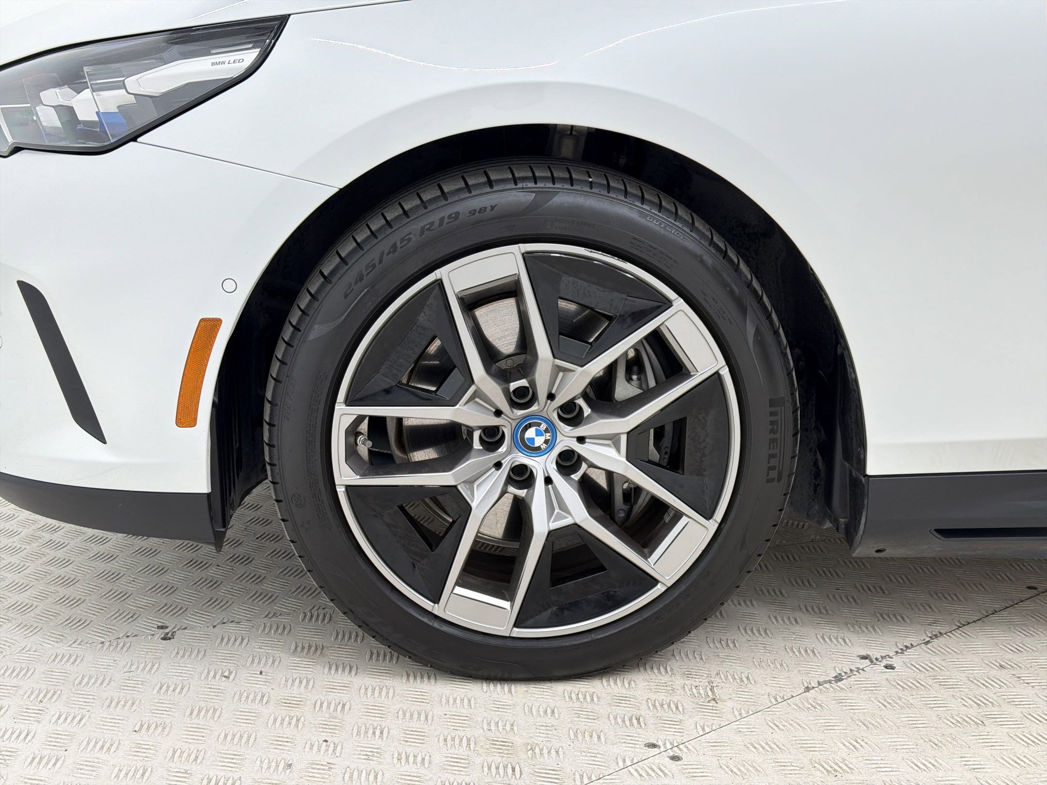 Certified 2024 BMW i5 eDrive40i w/ M Sport Package image 12