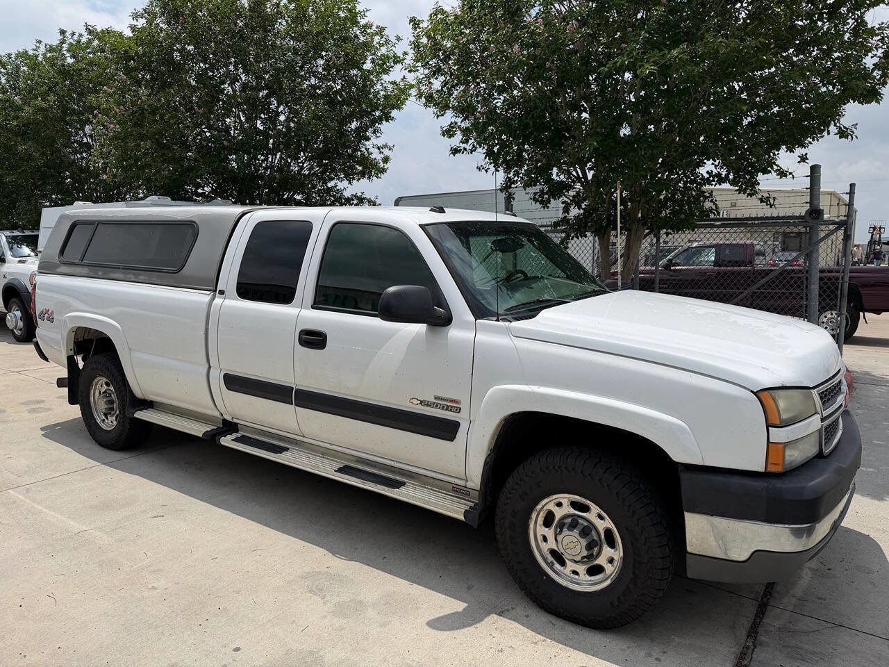 Used 2005 Chevrolet Silverado 2500 LT w/ Heavy-Duty Power Package AWD/4WD image 1