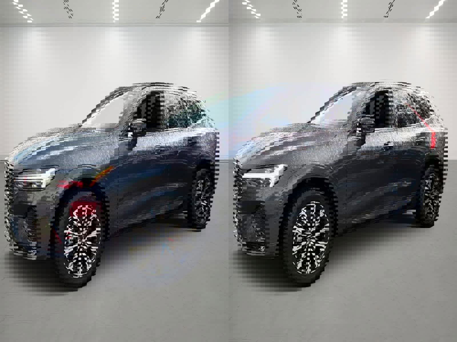 Used 2025 Volvo XC60 B5 Plus image 1