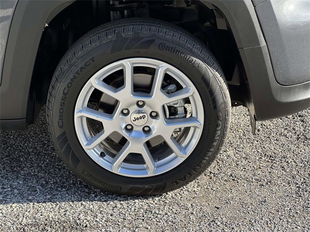 Certified 2022 Jeep Renegade Latitude w/ Convenience Group image 9