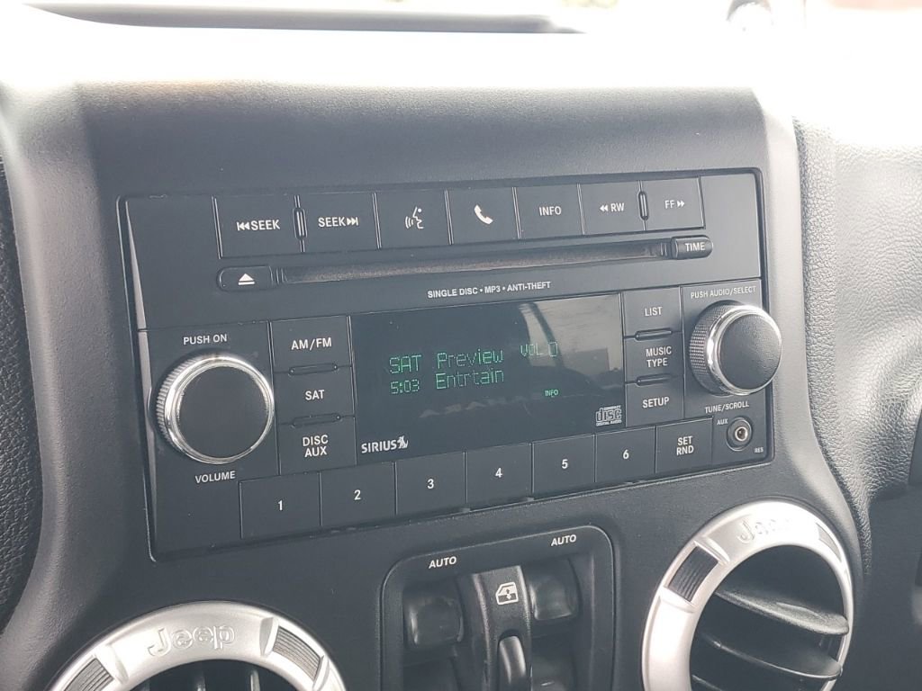 Used 2014 Jeep Wrangler Unlimited Sahara w/ Connectivity Group image 17