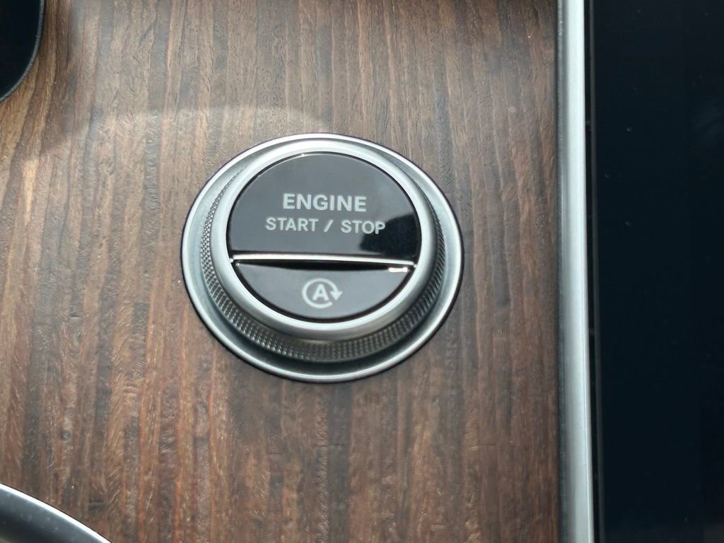 Used 2025 Mercedes-Benz C 300 4MATIC Sedan image 47