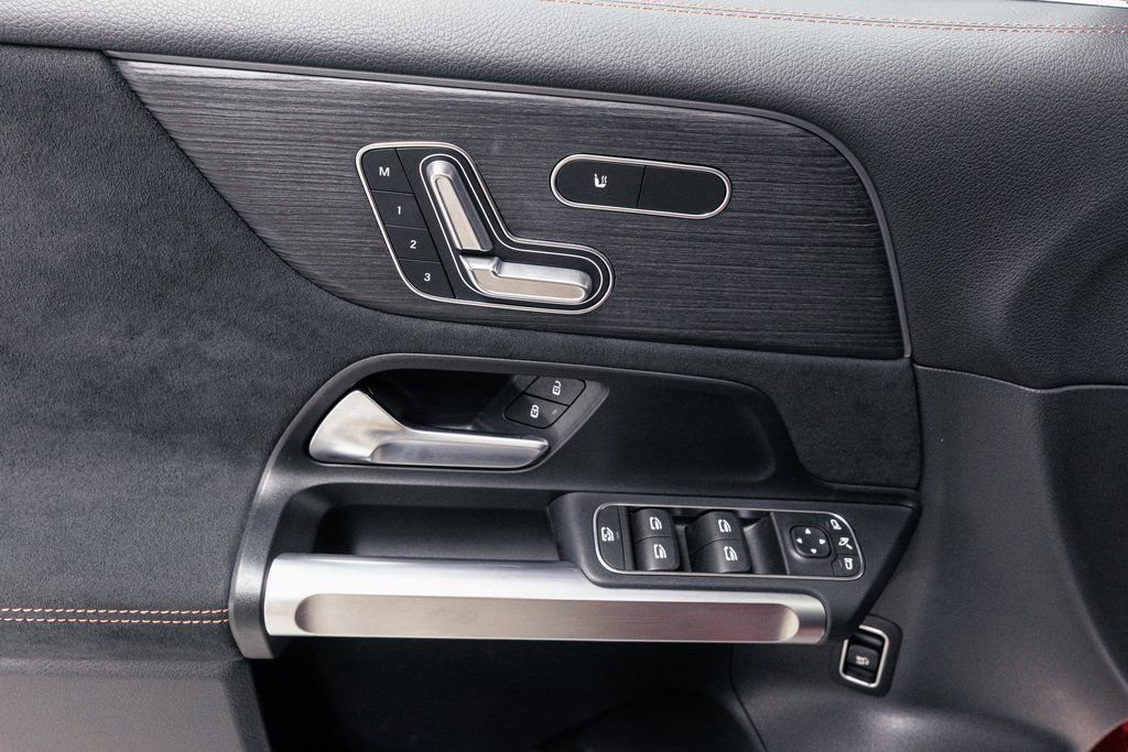 Used 2024 Mercedes-Benz EQB 300 4MATIC image 6