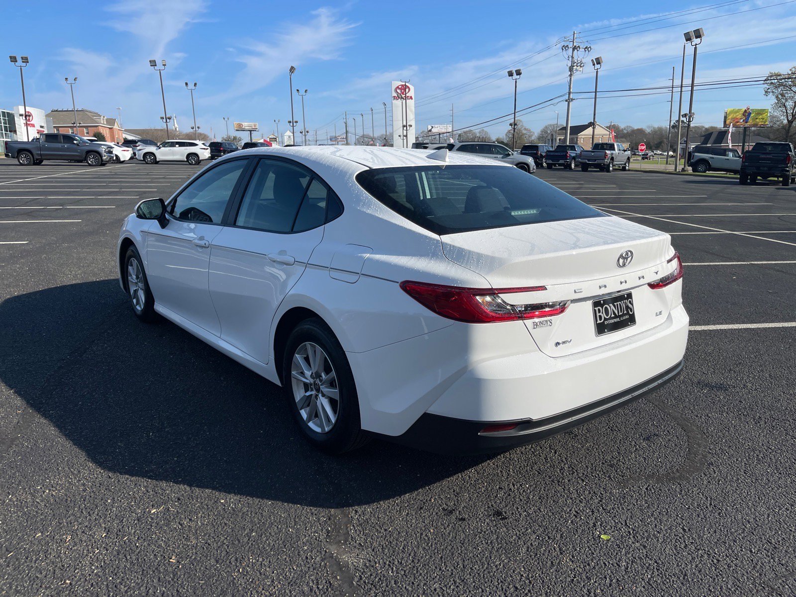 Used 2025 Toyota Camry LE w/ Convenience Package image 14