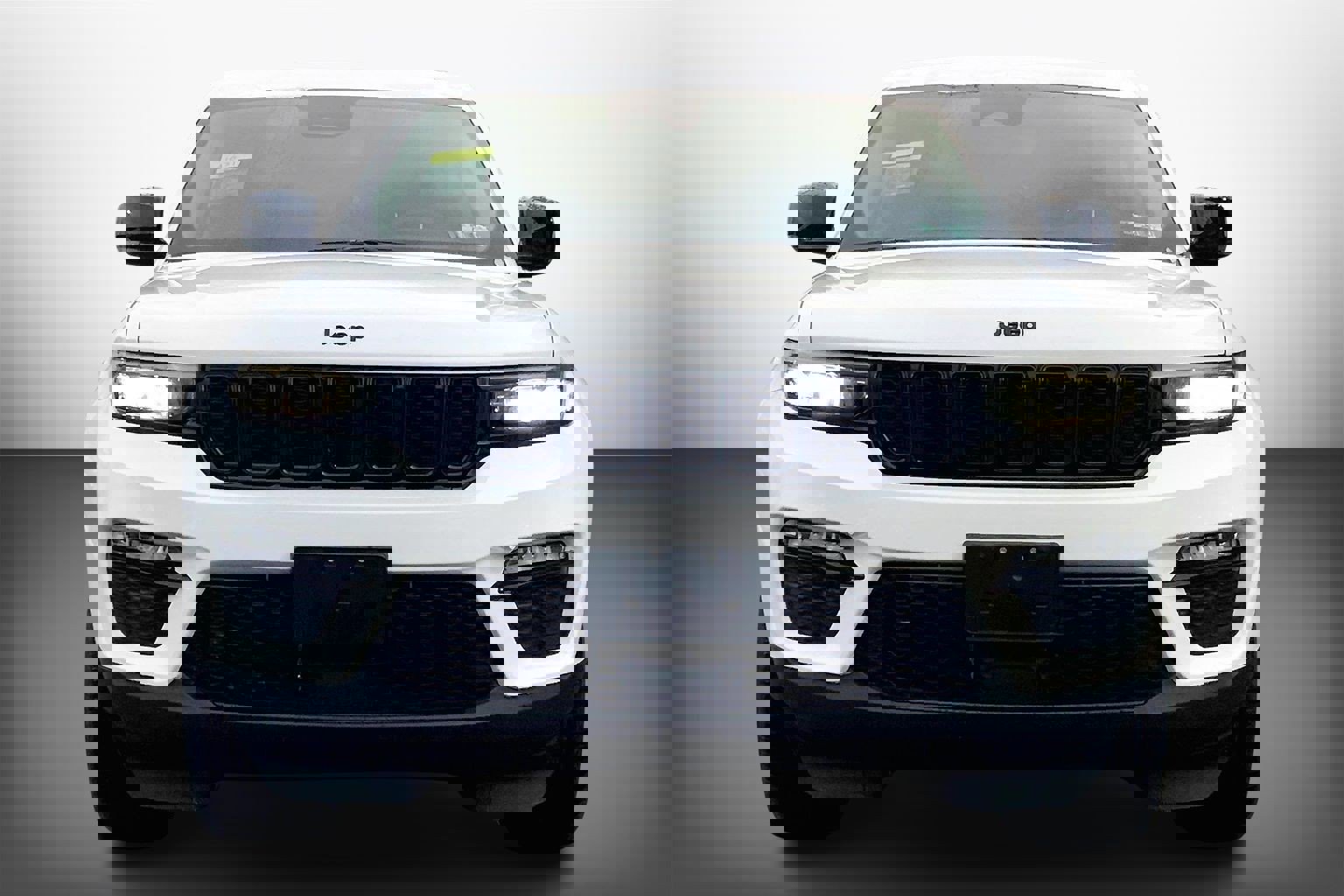 Used 2023 Jeep Grand Cherokee Limited w/ Black Appearance Package image 5