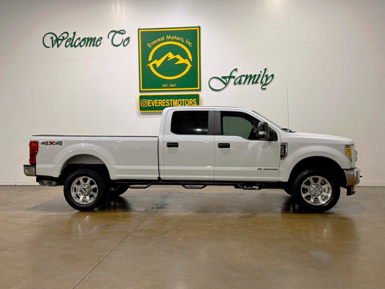 Used 2017 Ford F350 XL w/ Power Equipment Group AWD/4WD image 2