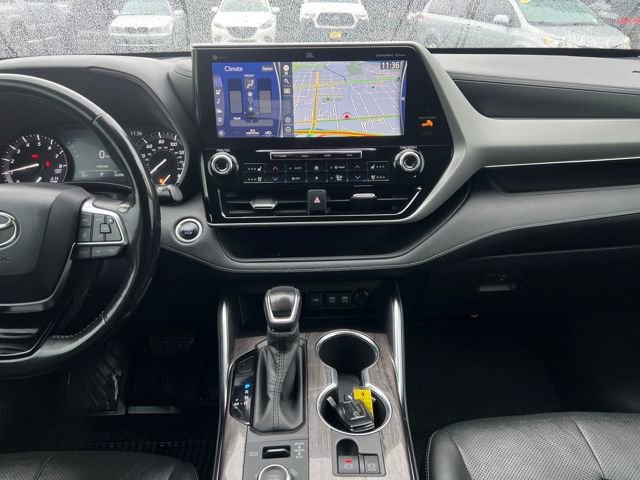 Used 2020 Toyota Highlander Platinum image 24