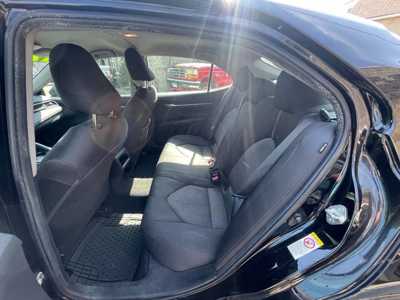 Used 2019 Toyota Camry LE w/ Convenience Package FWD image 10