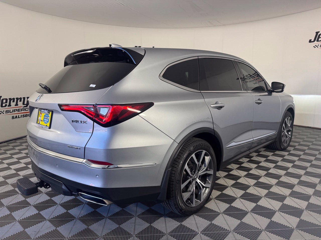 Used 2023 Acura MDX w/ Technology Package AWD/4WD image 6