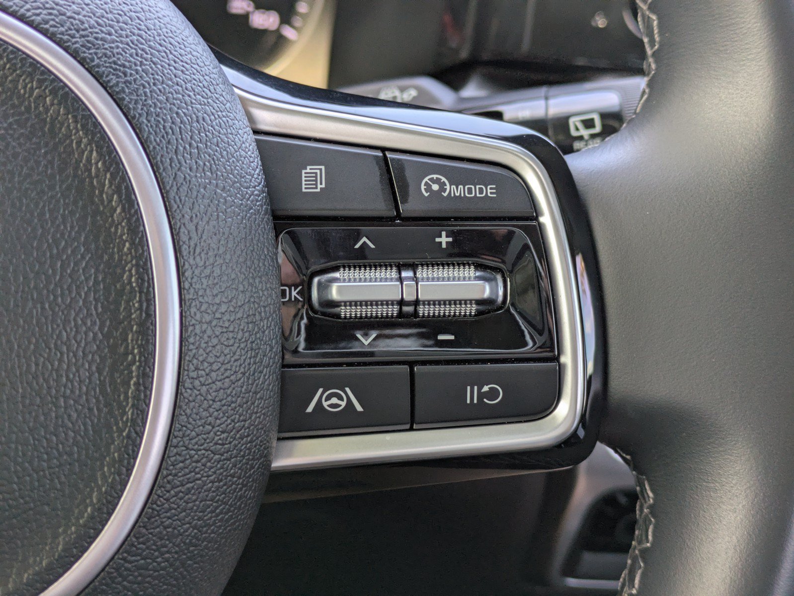 Certified 2023 Kia Sorento S w/ Panoramic Sunroof Package FWD image 21