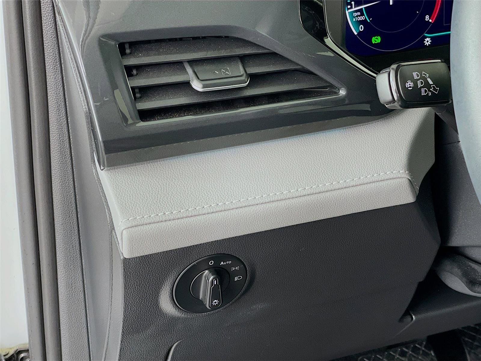 Used 2022 Volkswagen Taos SEL AWD/4WD image 14