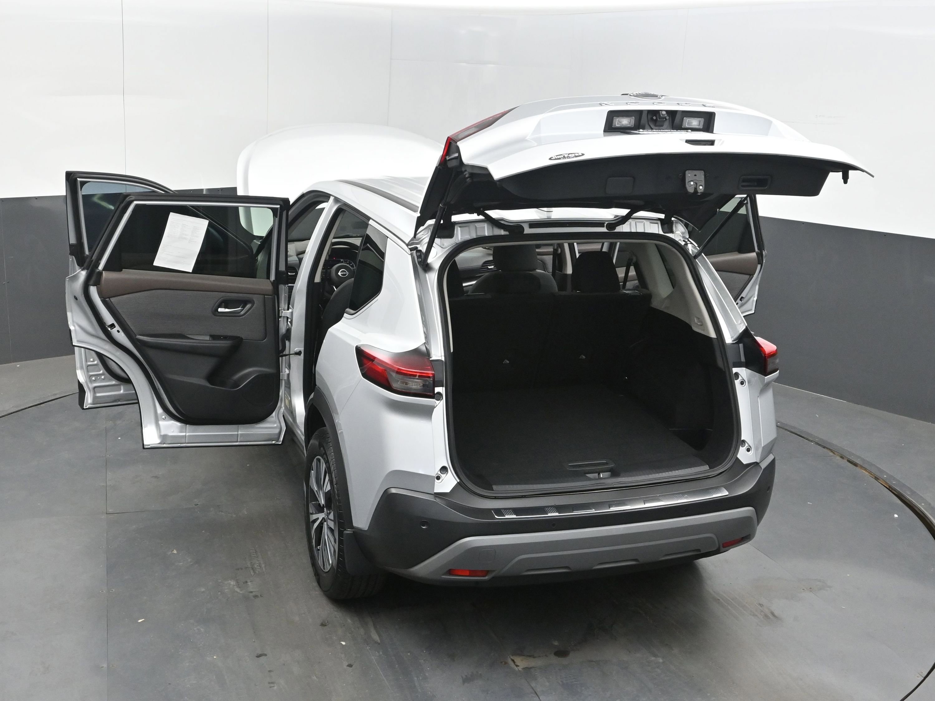 Used 2022 Nissan Rogue SV image 43