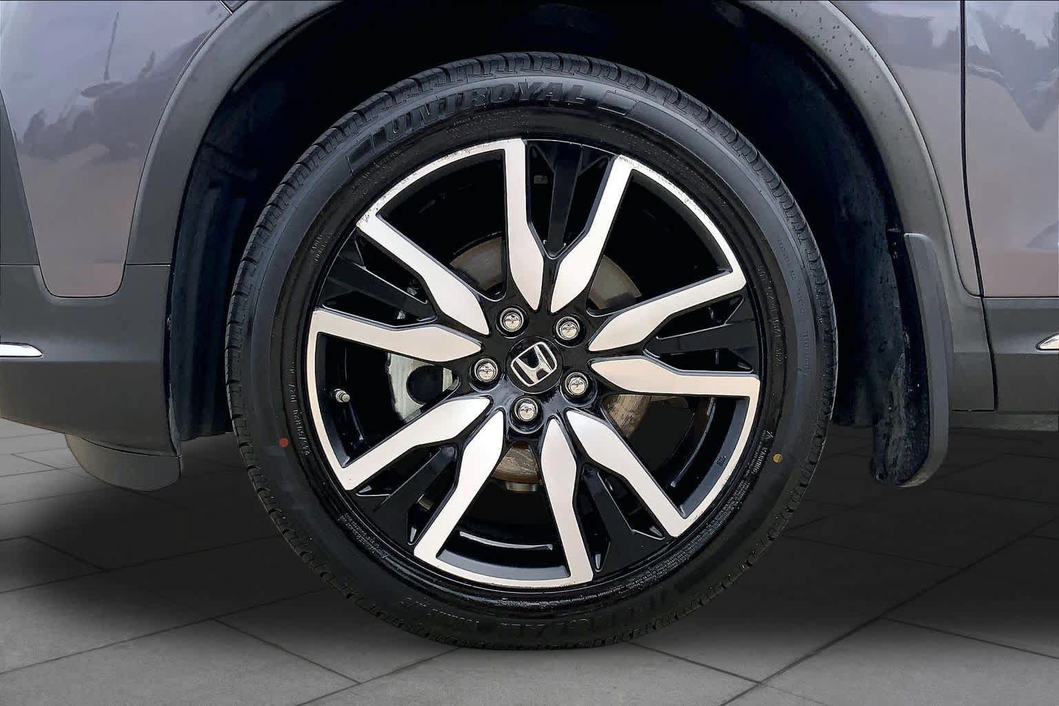 Used 2021 Honda Pilot Touring image 11