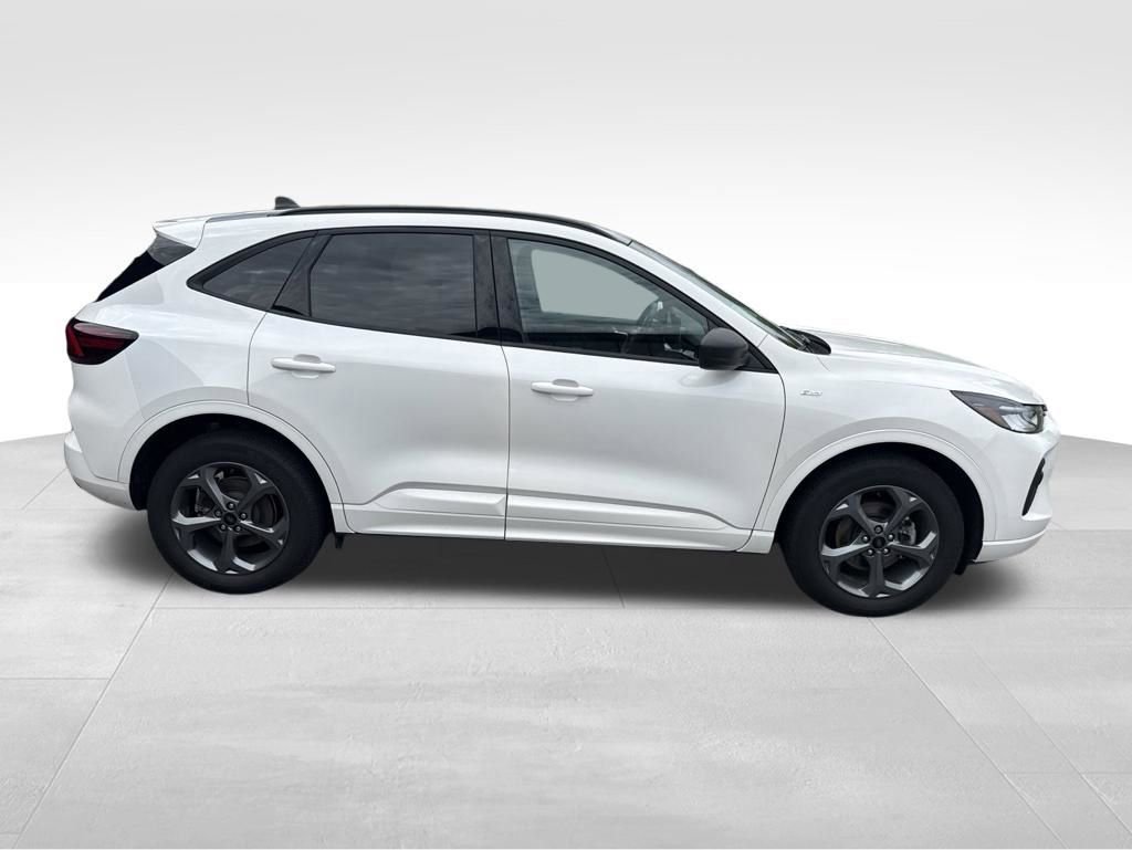Used 2023 Ford Escape ST-Line w/ Tech Pack #1 AWD/4WD image 7