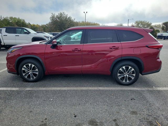 Used 2022 Toyota Highlander XLE image 7