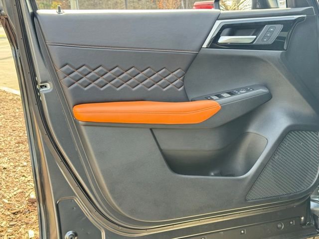 Used 2025 Mitsubishi Outlander 4WD Plug-In Hybrid image 24