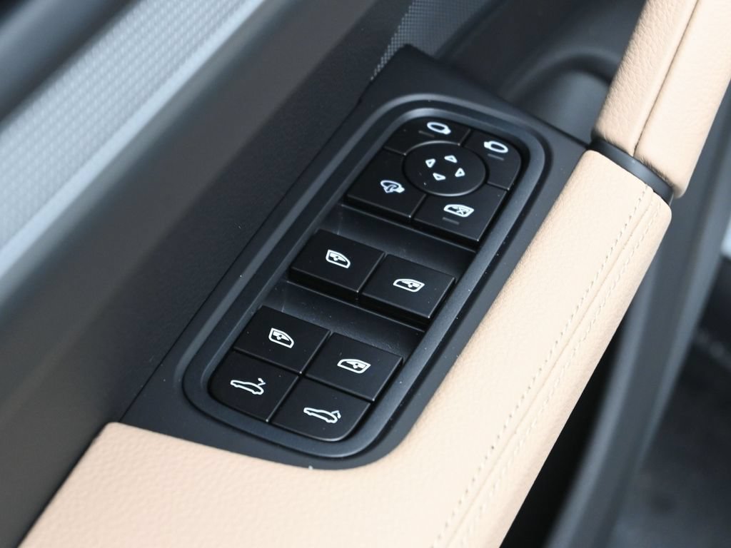 Certified 2026 Porsche Cayenne AWD/4WD image 9