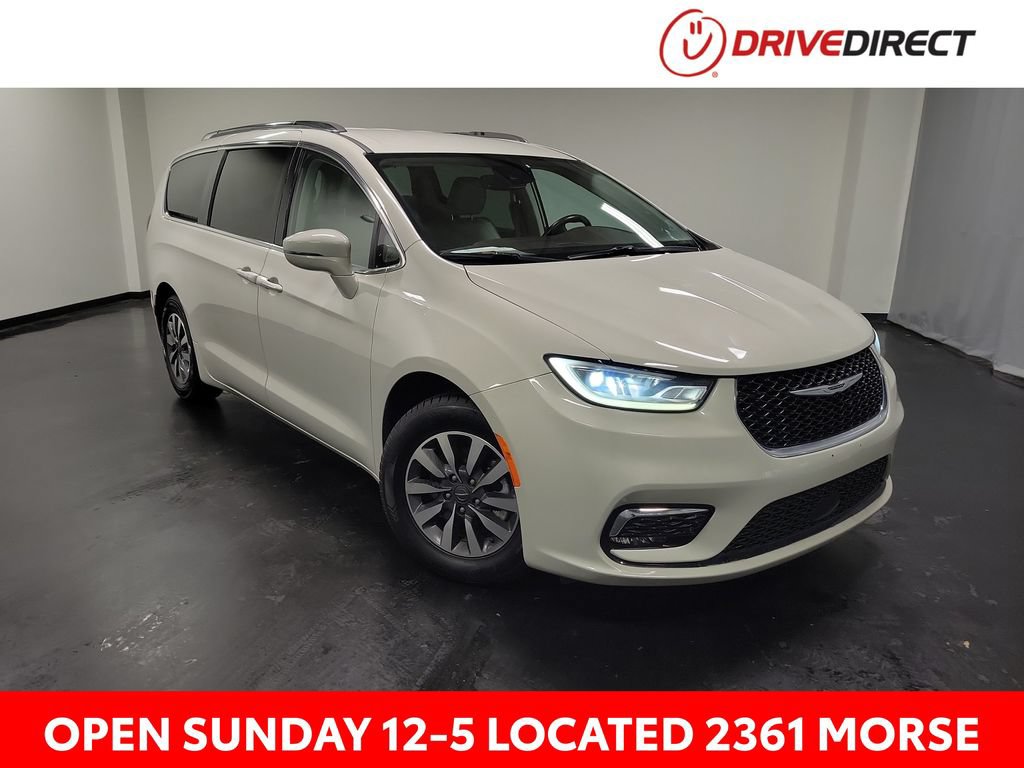 Used 2021 Chrysler Pacifica Touring-L FWD image 1