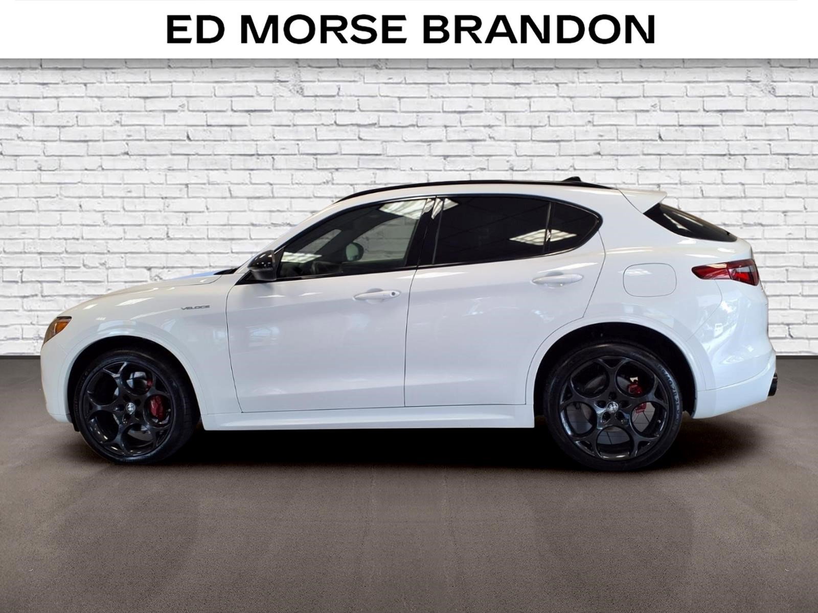 Used 2023 Alfa Romeo Stelvio Veloce AWD/4WD image 2
