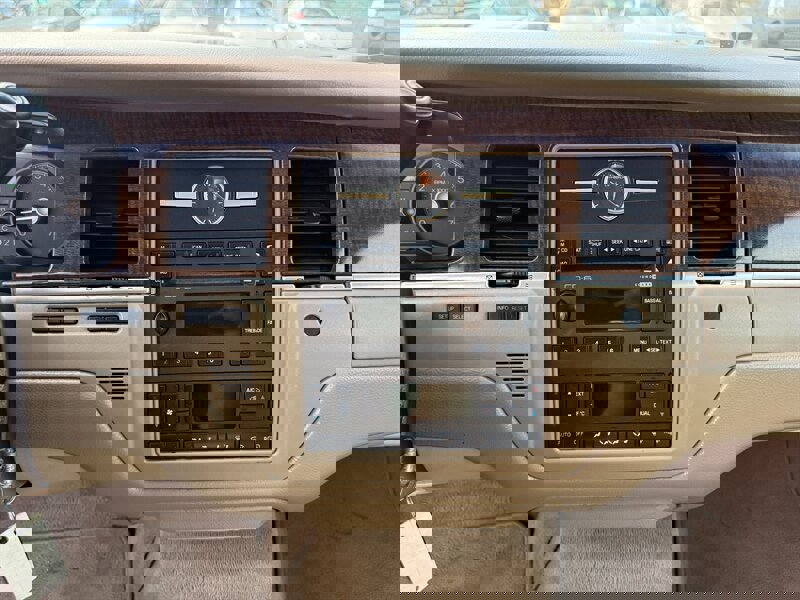 Used 2007 Lincoln Town Car Designer Series image 18