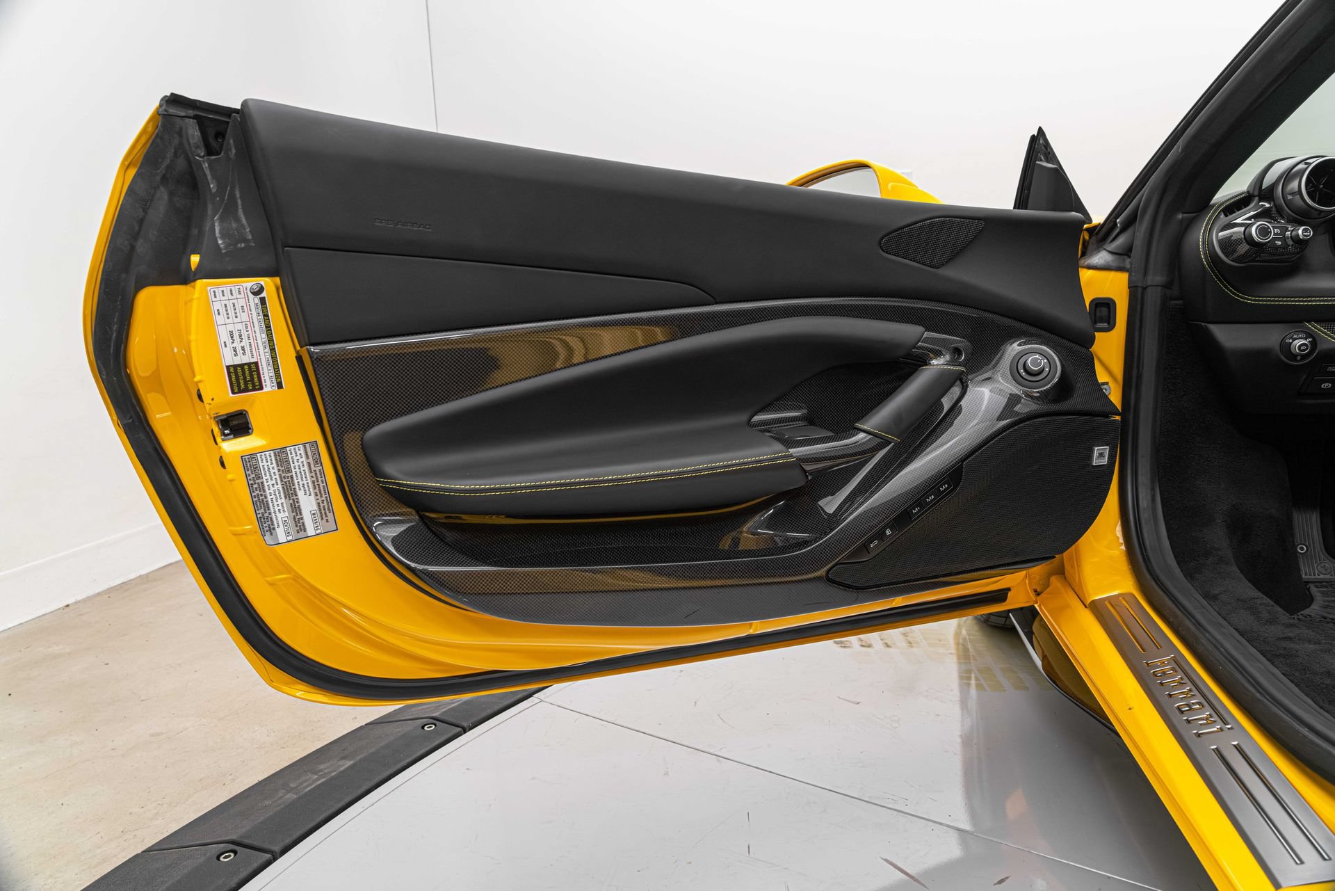 Certified 2022 Ferrari F8 Tributo RWD image 20