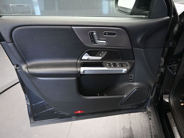 Used 2023 Mercedes-Benz GLB 250 4MATIC image 16