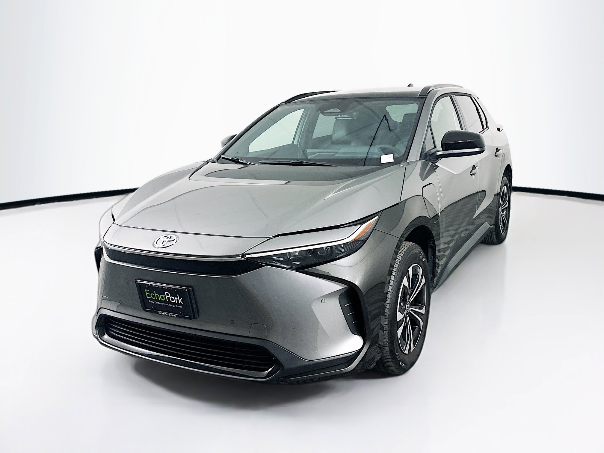 Used 2024 Toyota bZ4X XLE w/ Weather Package FWD image 3