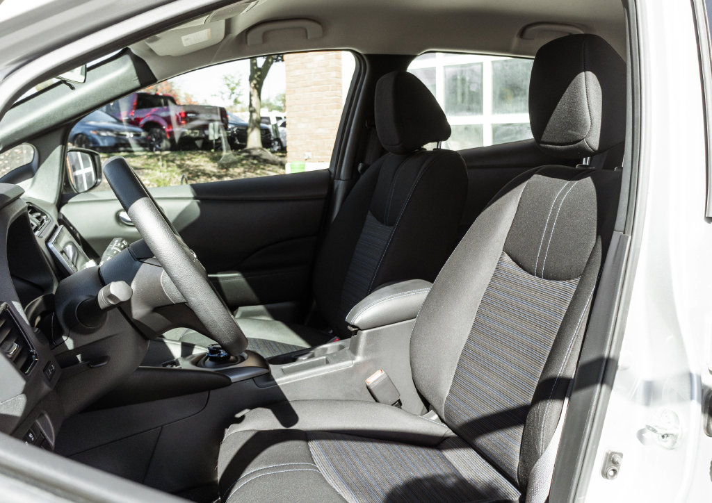 Used 2025 Nissan Leaf S FWD image 6