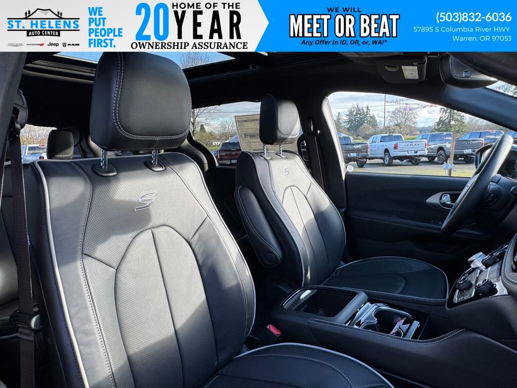 New 2026 Chrysler Pacifica Limited image 32