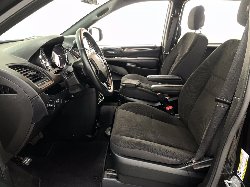 Used 2018 Dodge Grand Caravan SE FWD image 6