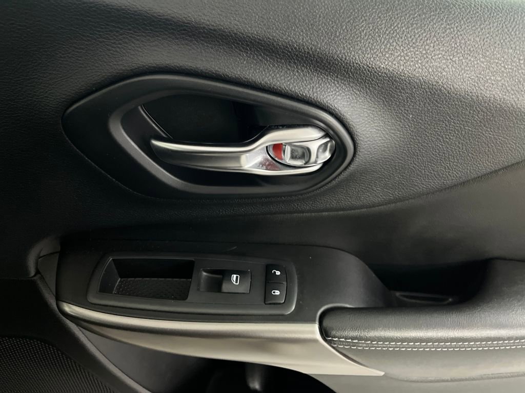 Used 2019 Jeep Cherokee Latitude w/ Popular Appearance Group image 59