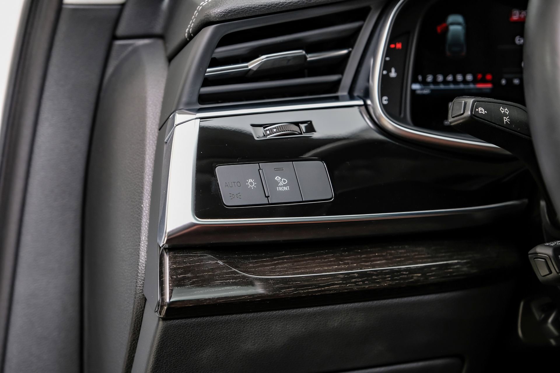 Used 2023 Audi Q7 3.0T Premium w/ Convenience Package image 30