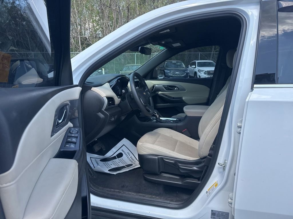 Used 2022 Chevrolet Traverse LS image 14