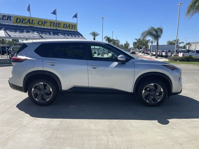 Used 2024 Nissan Rogue SV image 9