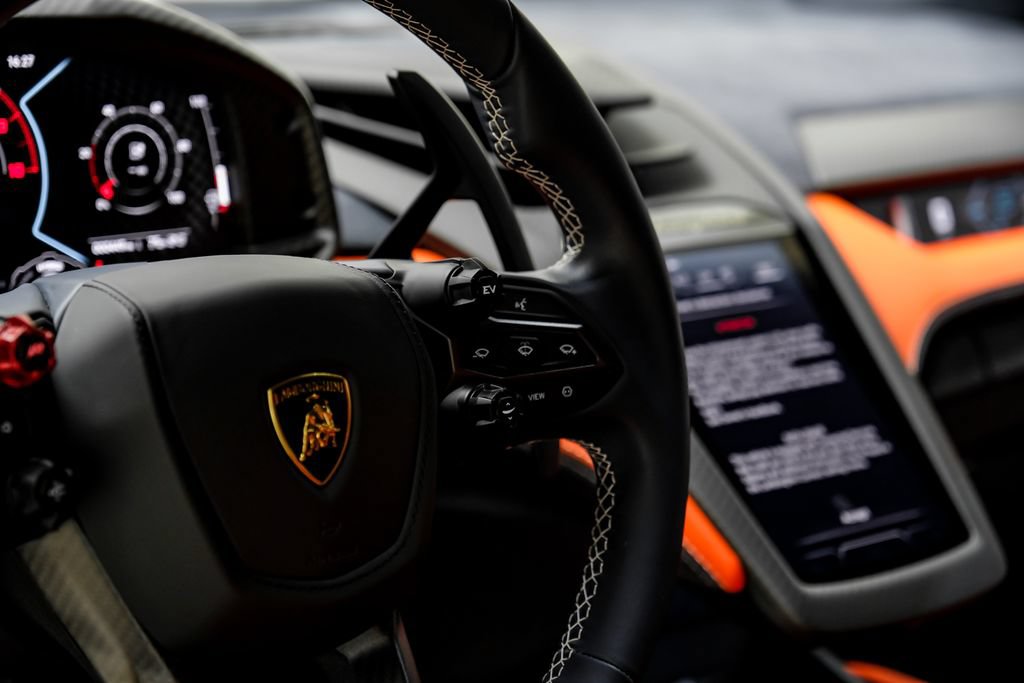 Used 2025 Lamborghini Revuelto AWD/4WD image 84