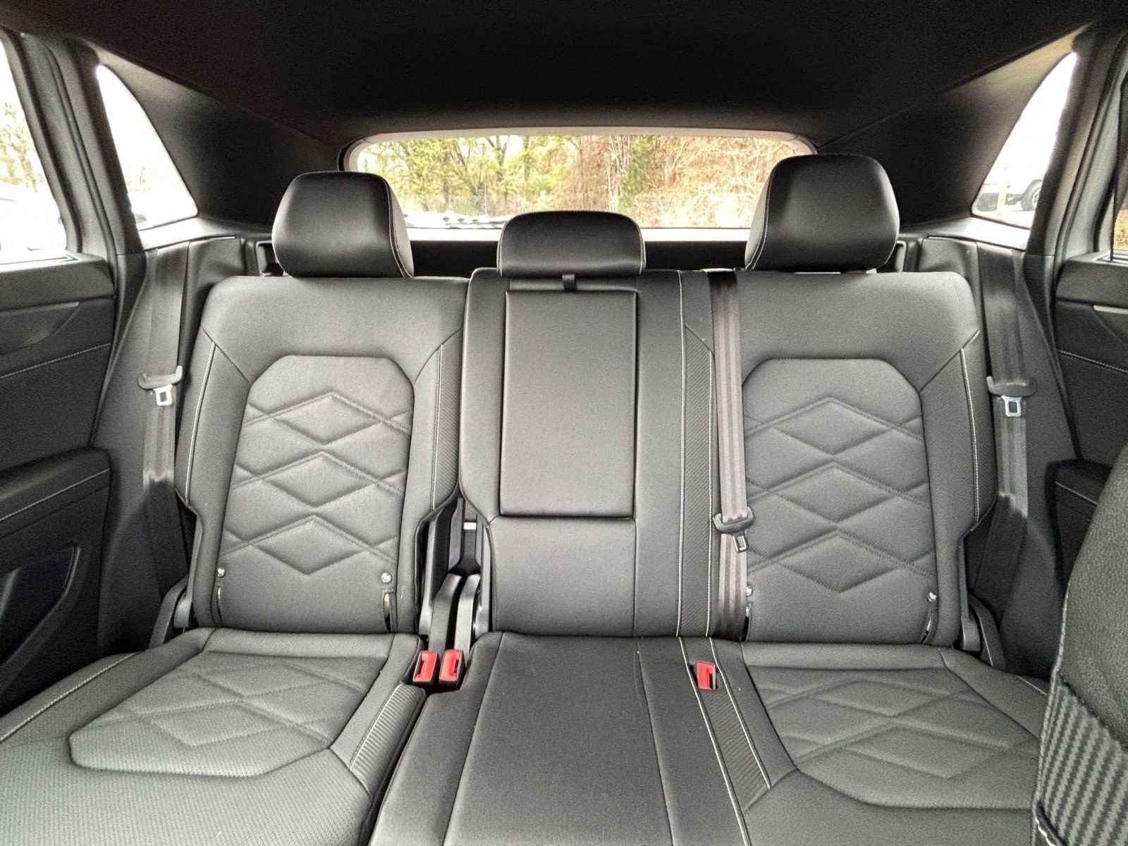 Used 2025 Volkswagen Atlas Cross Sport SE image 38