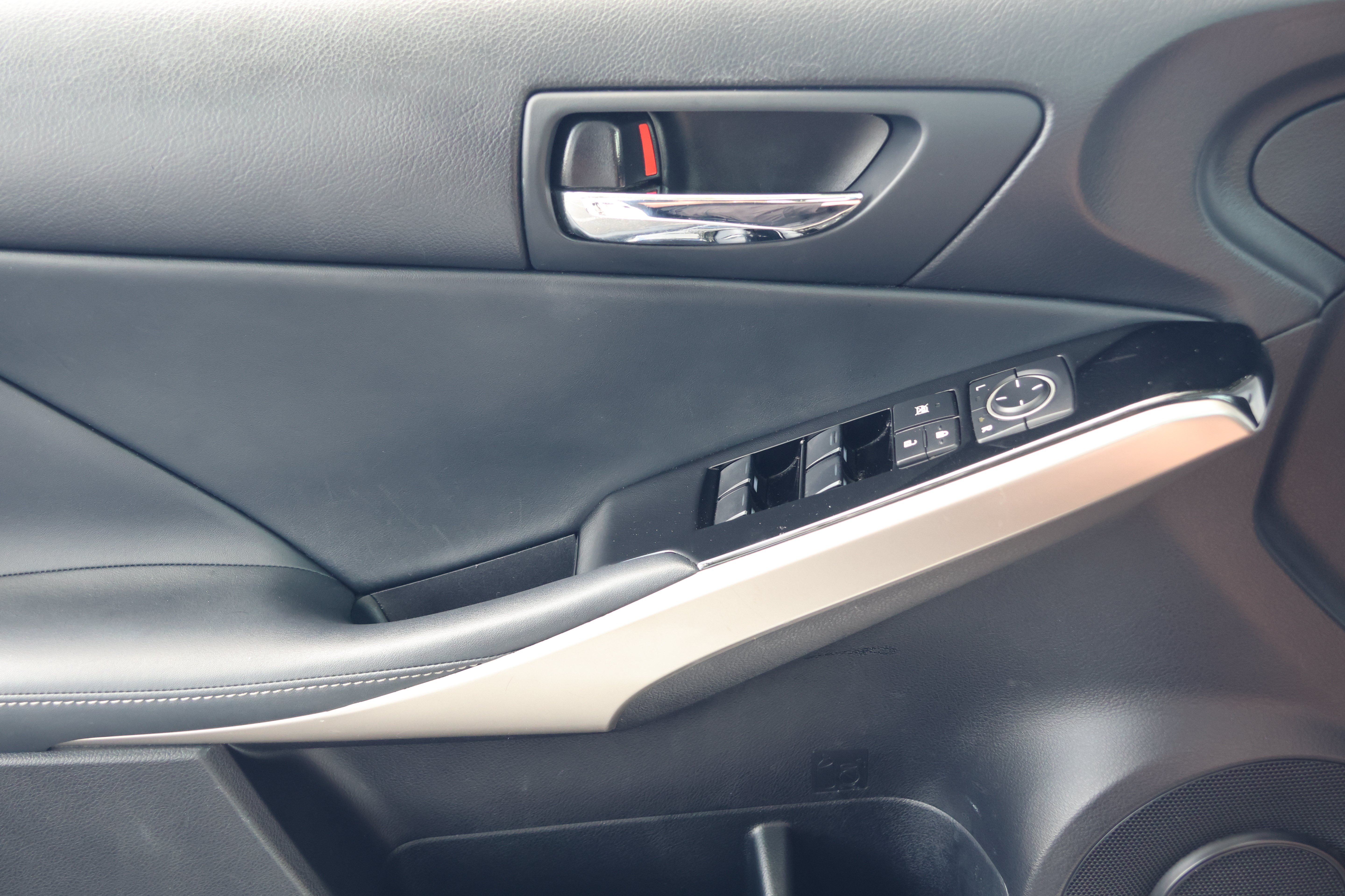 Used 2015 Lexus IS 250 RWD image 12