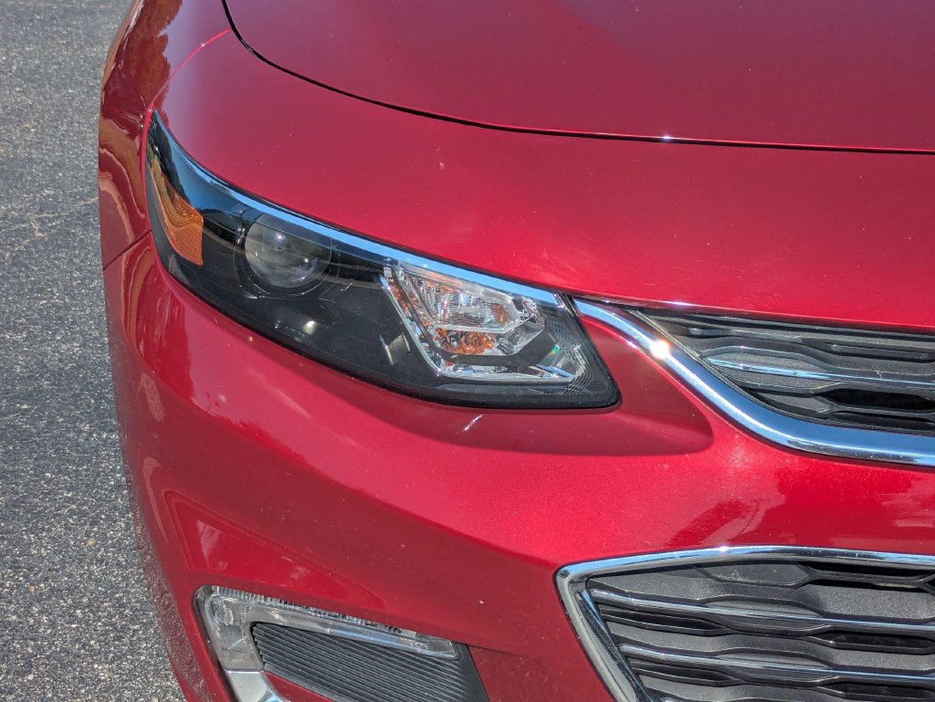 Used 2018 Chevrolet Malibu LT w/ Leather Package FWD image 10