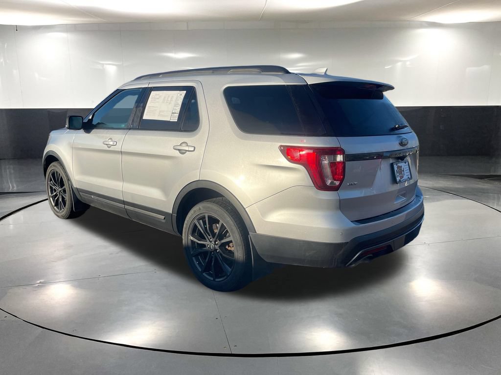 Used 2017 Ford Explorer XLT w/ Equipment Group 202A AWD/4WD image 6