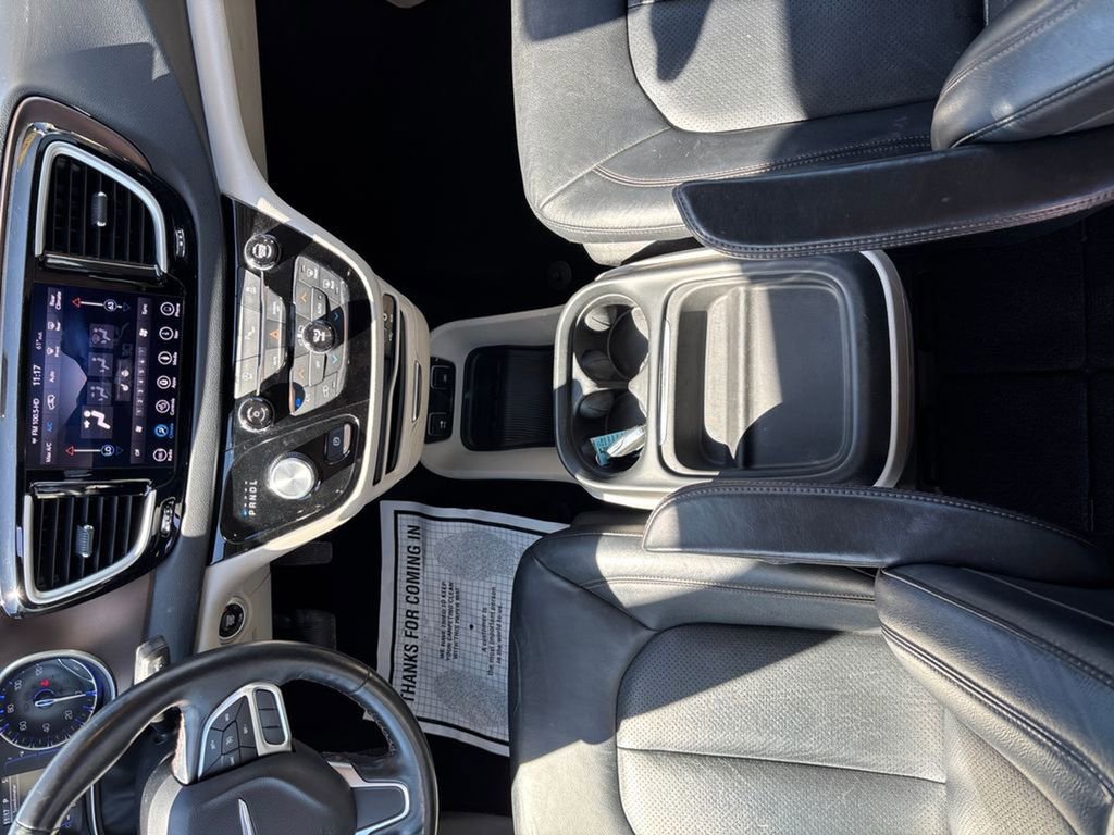 Used 2019 Chrysler Pacifica Touring-L FWD image 20