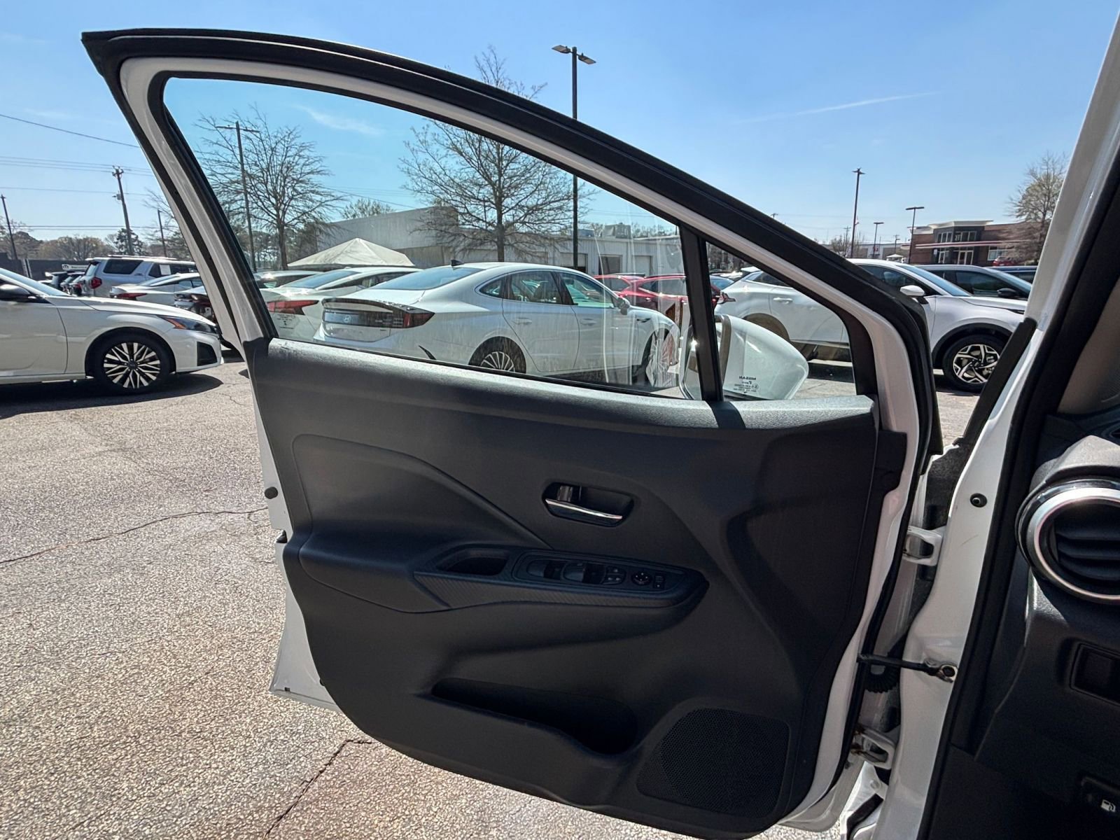 Used 2025 Nissan Versa SV w/ Trunk Package image 18