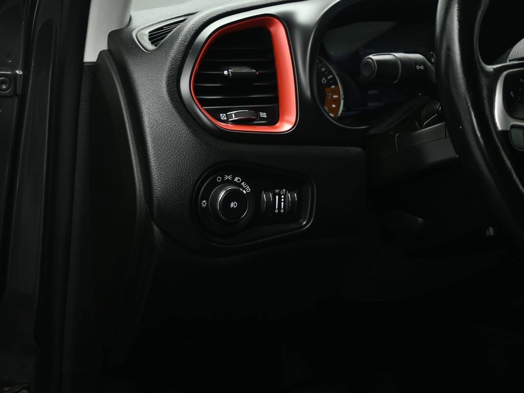 Used 2021 Jeep Renegade Trailhawk w/ Sun & Sound Group AWD/4WD image 9